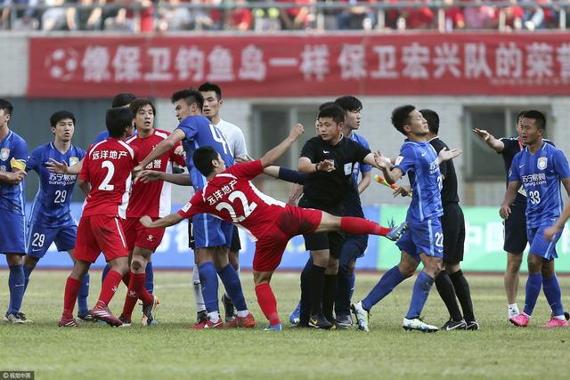 英超-利物浦2-0谢菲联 范迪克索博破门阿诺德助攻北京时间12月7日凌晨3:30，2023-24赛季英超联赛第15轮，利物浦客战谢菲尔德联队。